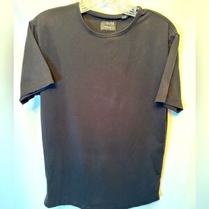 Cuts Curve Hem T-Shirt Men’s Size Small Short Sleeve Black Casual Workout